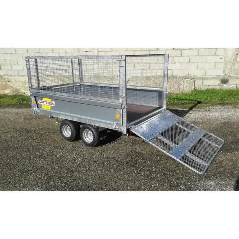 Remolque basculante hidráulico Bateson nuevo de doble eje, con una MMA de 750 kg y una superficie útil de carga de 2.100 × 1.250 mm.